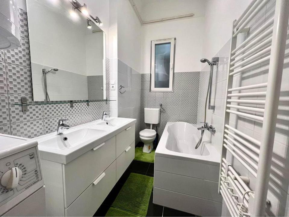 Roland Apartment Downtown - Pope Subway Budapest Kültér fotó